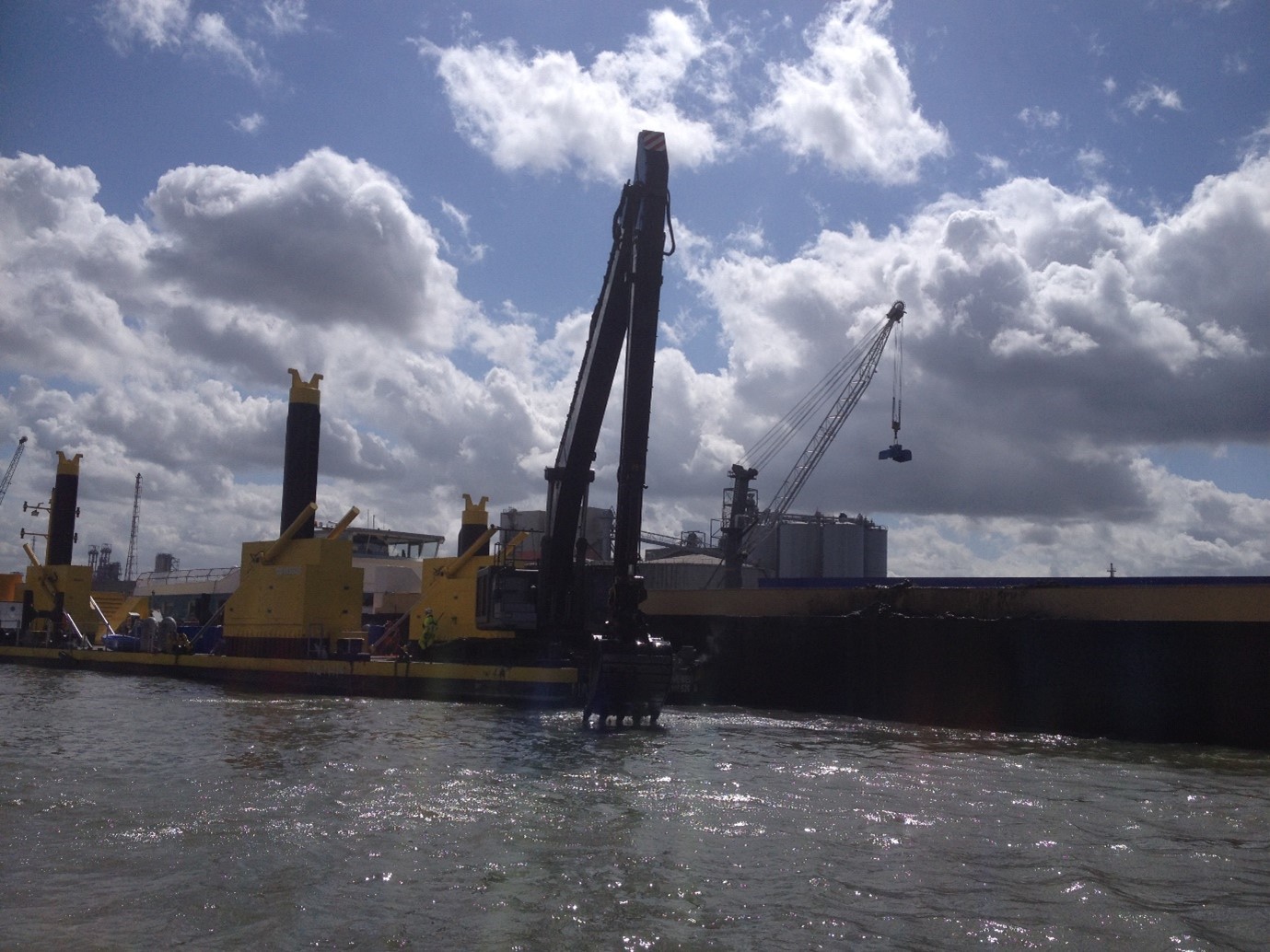 Execution of maintenance and infrastructure dredging works in the Port of Antwerp. 
