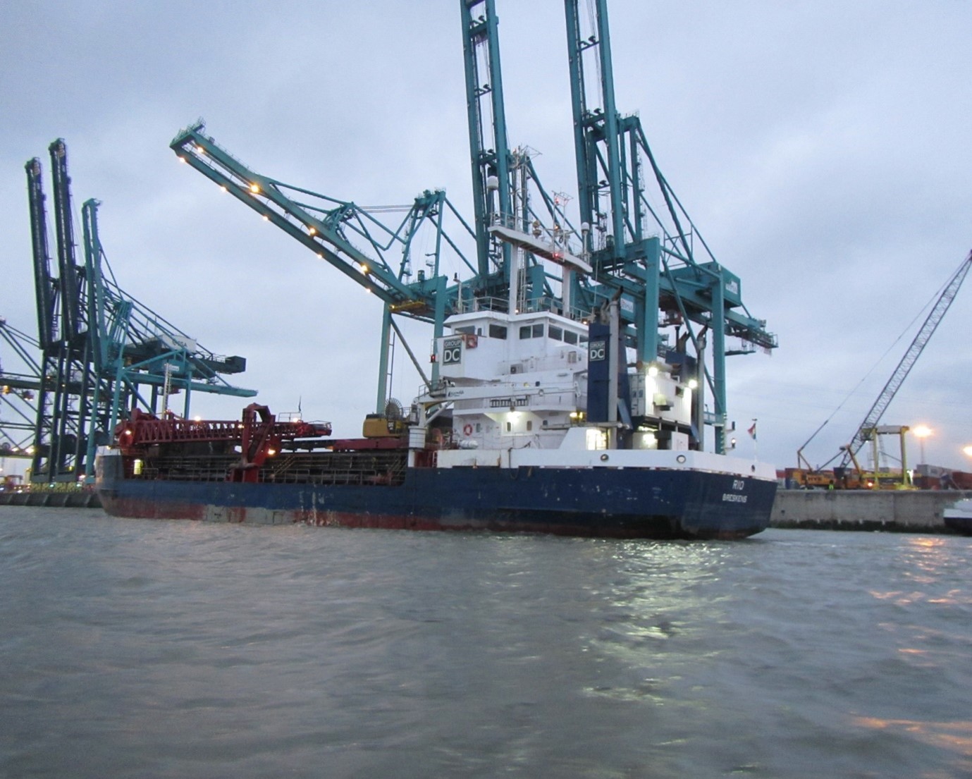Maintenance dredging works in the port of Brussels