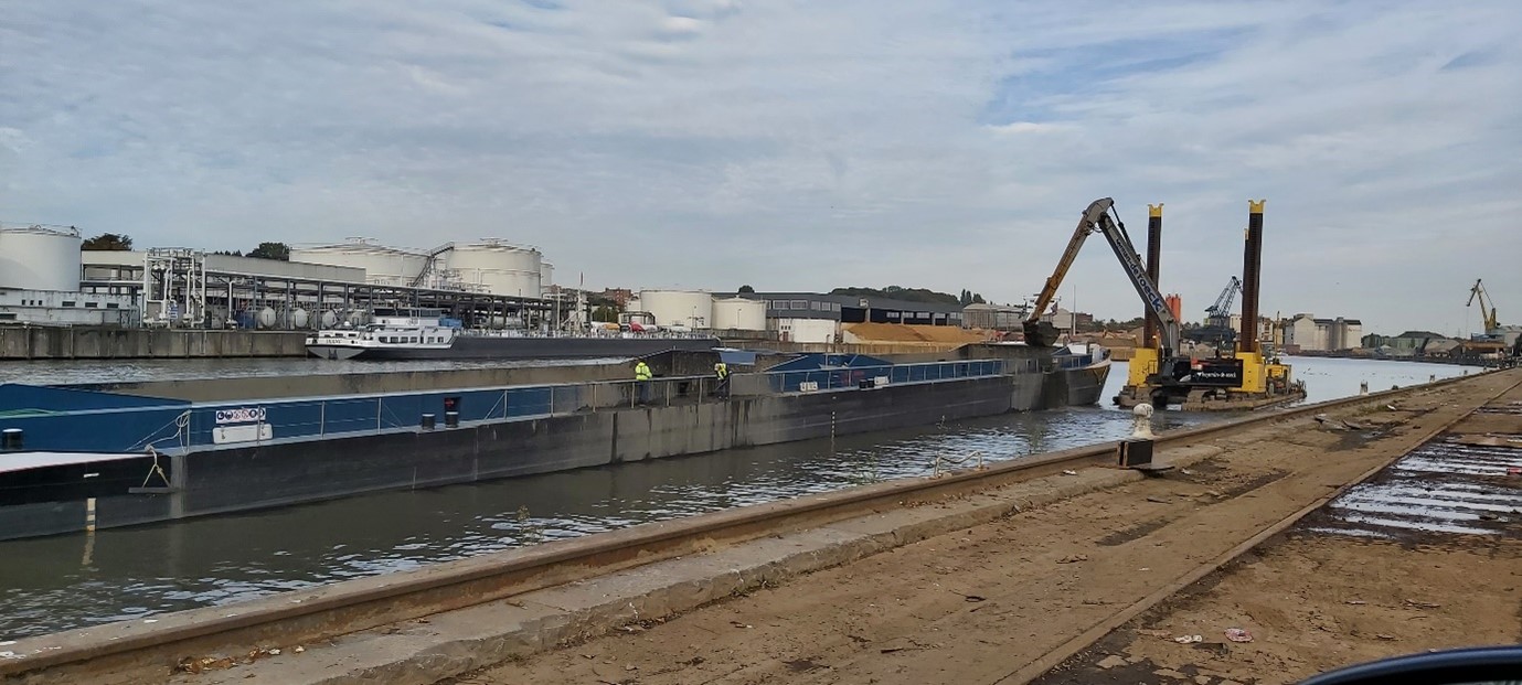 Maintenance dredging works in the port of Brussels 